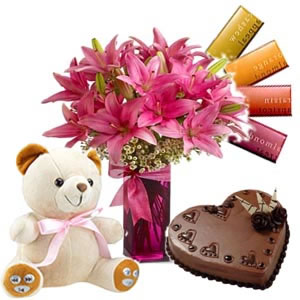 6 lilies vase with 4 temptation chocolates and 1/2 kg Cake and 6 inch teddy